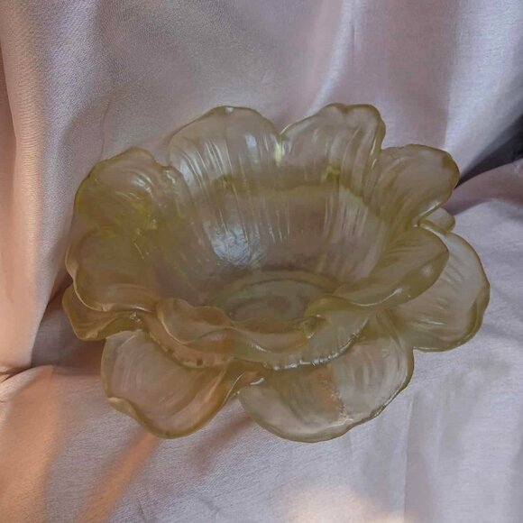 Vintage MCM Dorothy Thorpe Translucent Frosted Lucite Flower Bowl - Picture 4 of 10